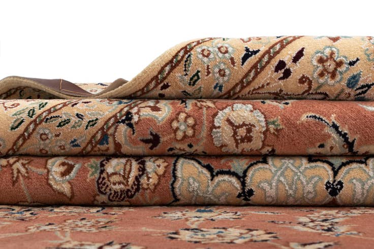 Detail image of 6' 6 x 9' 10 Nain Wool Rug