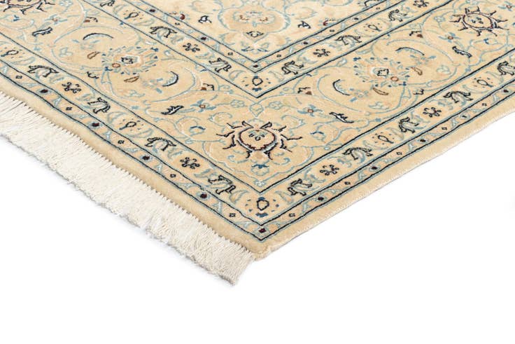 Detail image of 6' 6 x 9' 8 Nain Wool Rug
