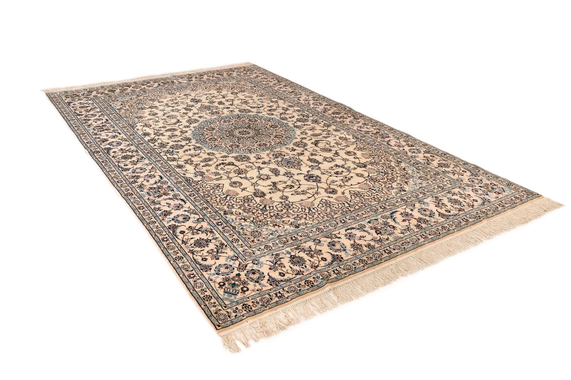 6' 8 x 10' 8 Nain Rug