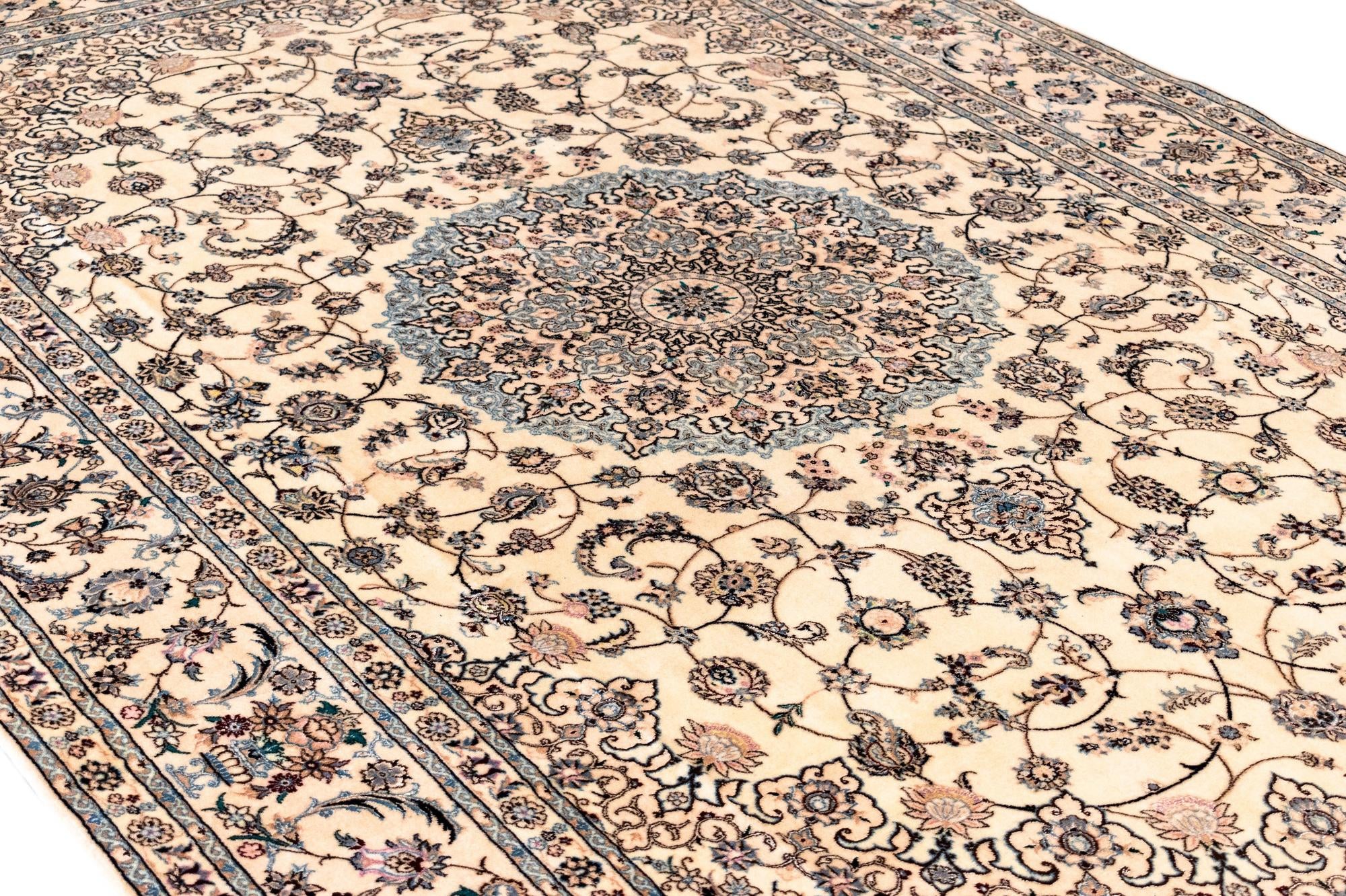 6' 8 x 10' 8 Nain Rug