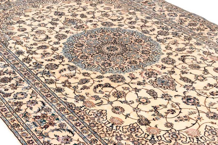 6' 8 x 10' 8 Nain Rug