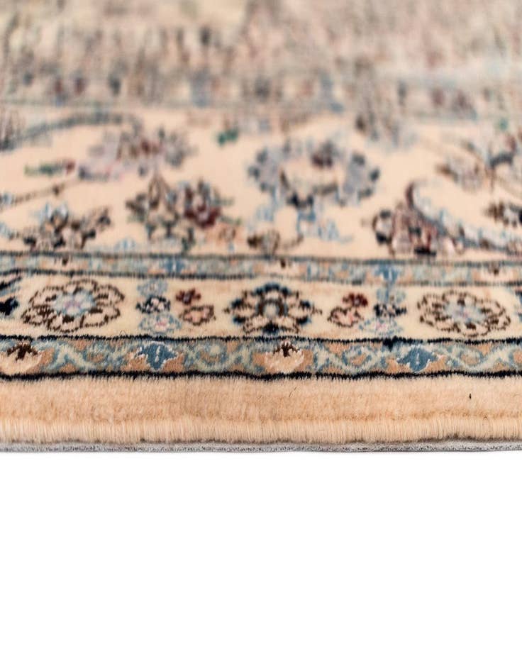 Detail image of 6' 8 x 10' 8 Nain Rug
