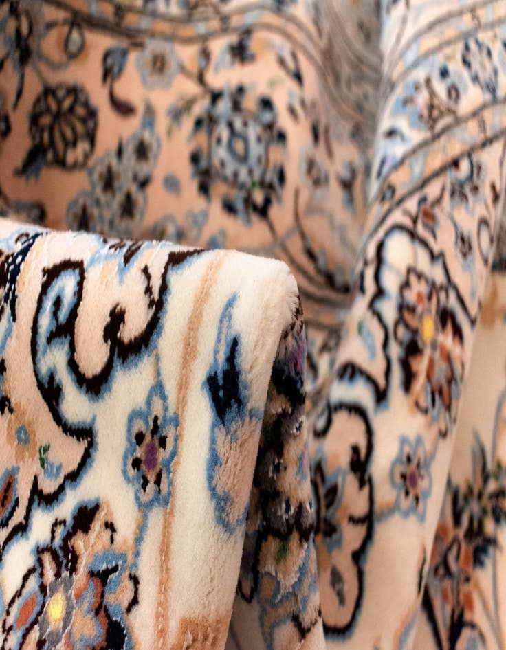 Detail image of 6' 7 x 9' 7 Nain Wool Rug