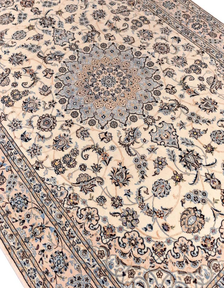 Detail image of 6' 7 x 9' 7 Nain Wool Rug