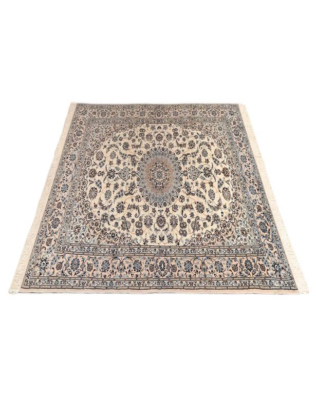 Detail image of 6' 7 x 9' 7 Nain Wool Rug