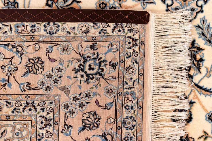 Detail image of 6' 7 x 9' 7 Nain Wool Rug