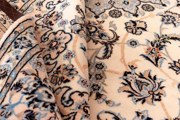 Detail image of 6' 7 x 9' 7 Nain Wool Rug