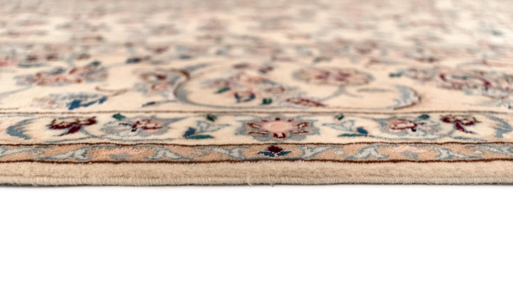 6' 10 x 10' 1 Nain Rug