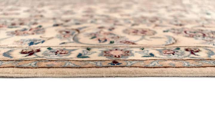 6' 10 x 10' 1 Nain Rug