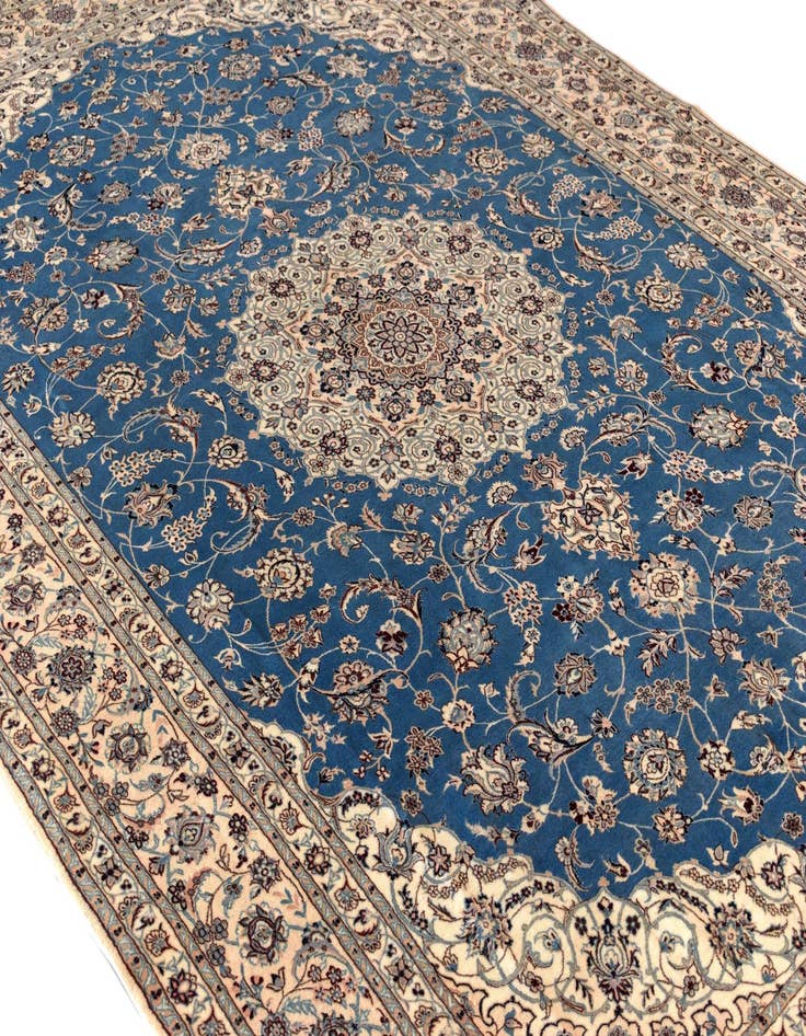 Detail image of 6' 10 x 10' 2 Nain Rug