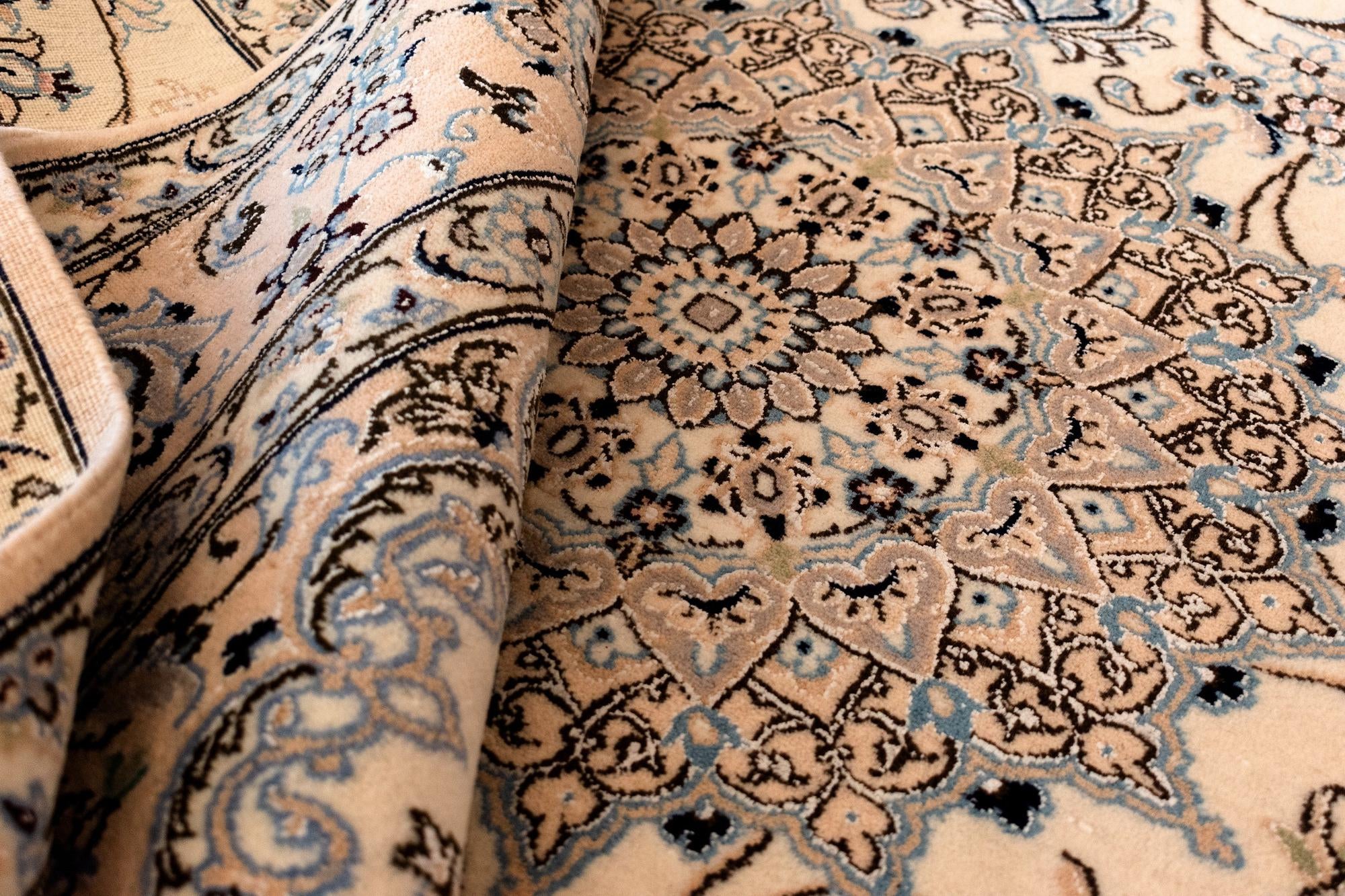 5' 9 x 8' 10 Nain Rug