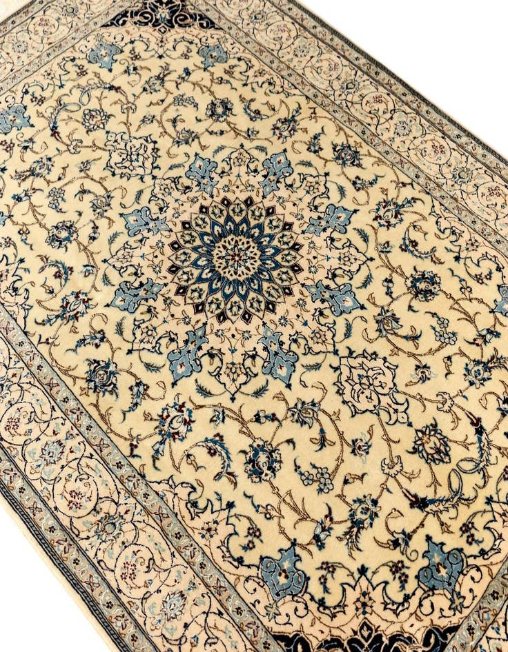 Detail image of 4' 4 x 6' 7 Nain Rug