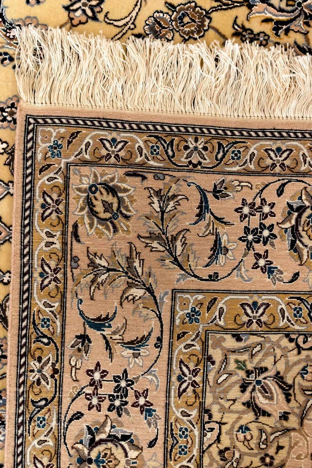 Detail image of 4' 6 x 7' 6 Nain Rug