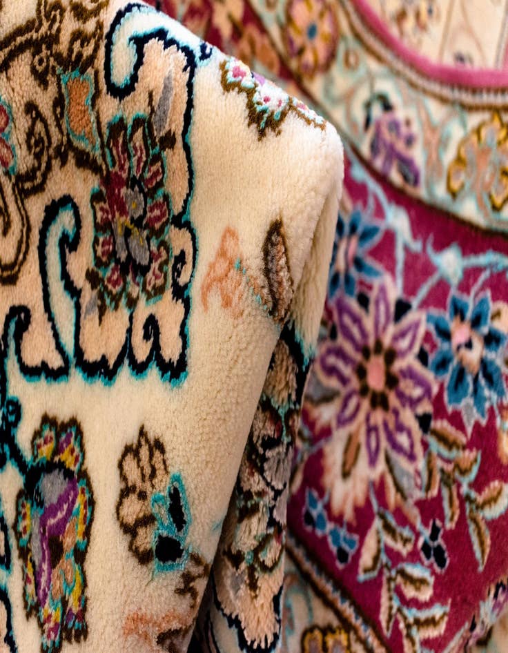 Detail image of 4' 10 x 7' 8 Nain Rug