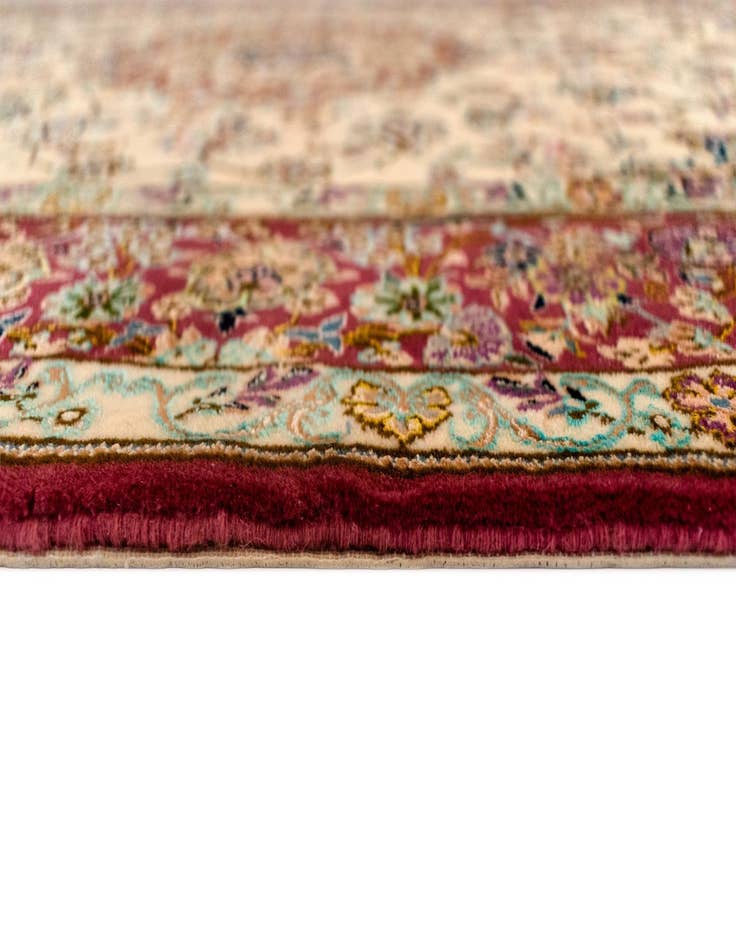 Detail image of 4' 10 x 7' 8 Nain Rug