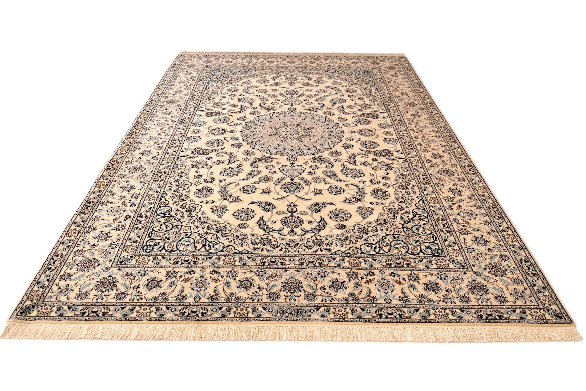 6' 11 x 10' 8 Nain Rug