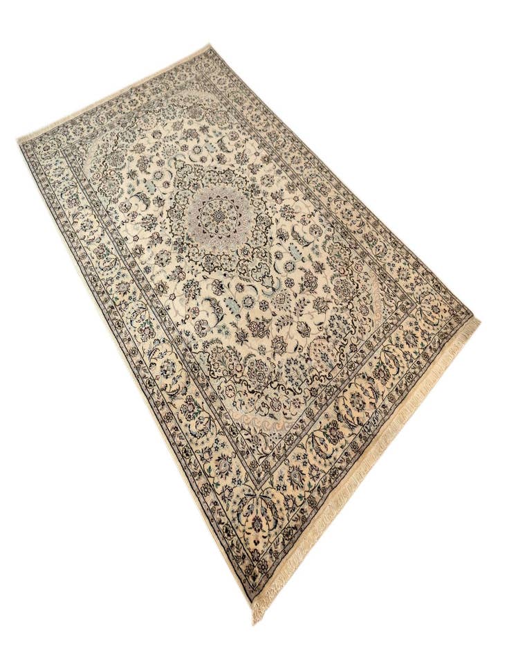 Detail image of 4' 5 x 6' 10 Nain Rug