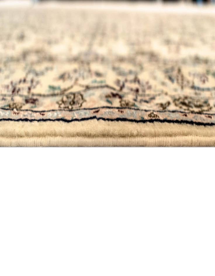 Detail image of 4' 5 x 6' 10 Nain Rug