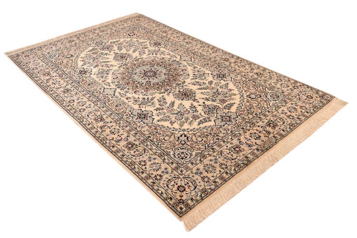 Detail image of 4' 9 x 7' 5 Nain Rug