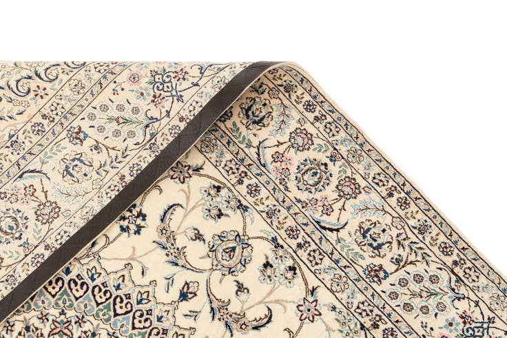 Detail image of 4' 10 x 7' 6 Hand Knotted Nain Rug