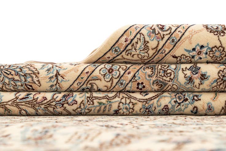 Detail image of 6' 6 x 9' 10 Nain Rug