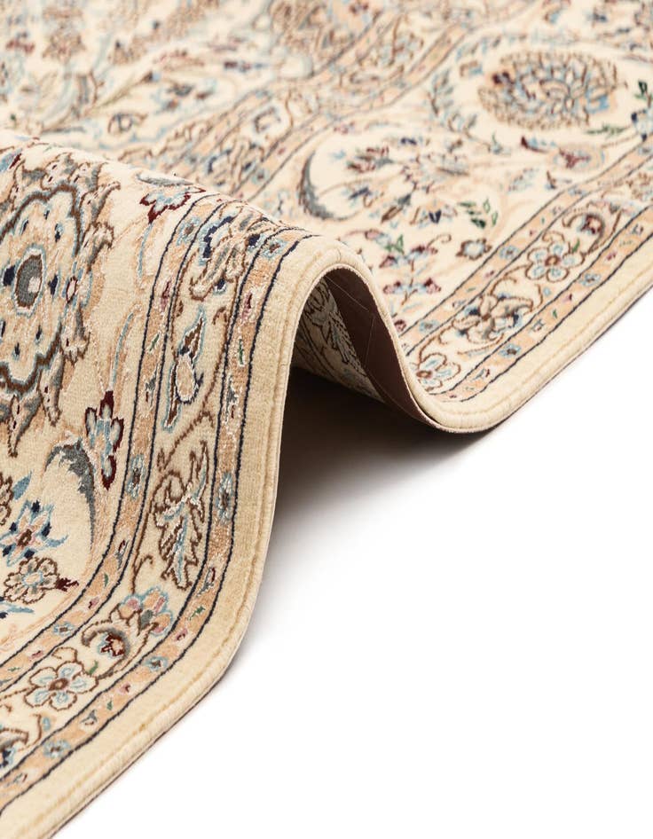 Detail image of 6' 6 x 9' 10 Nain Rug