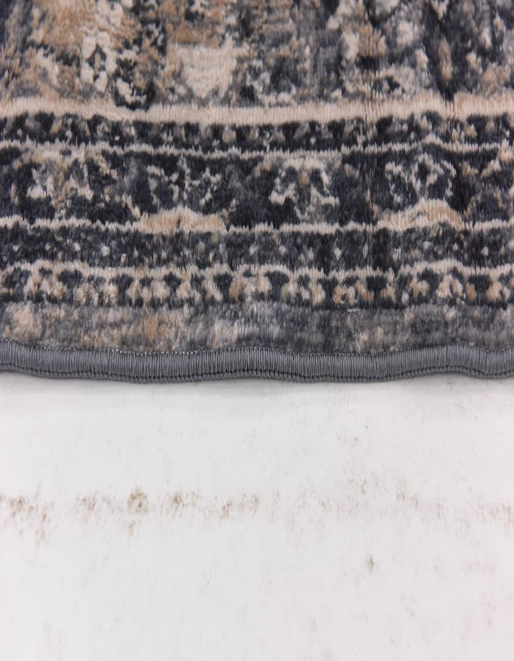 Detail image of 5' x 7' 6 New Vintage Rug