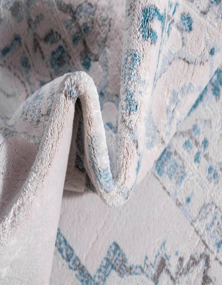 Detail image of 5' x 8' New Vintage Rug