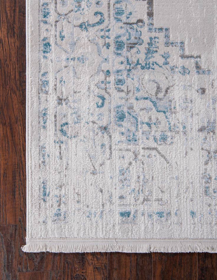 Detail image of 5' x 8' New Vintage Rug