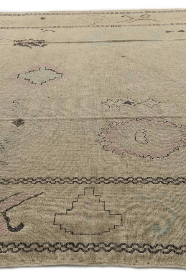 Detail image of 9' 5 x 11' 5 Hand Knotted Oushak Wool Rug