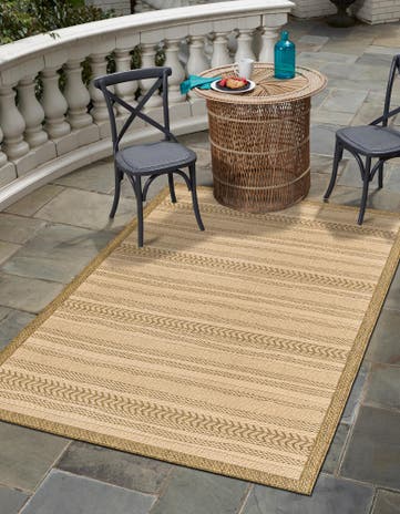 4' x 6' Easy-Clean Border Indoor / Outdoor Rug