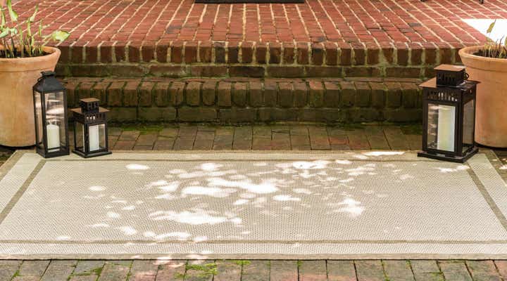 3' 3 x 5' Easy-Clean Border Indoor / Outdoor Rug