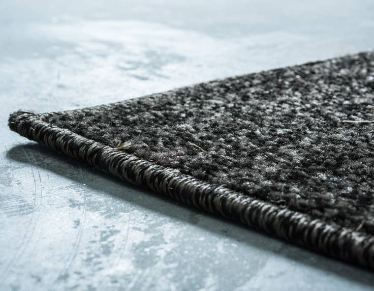Detail image of 7' x 10' Easy-Clean Border Indoor / Outdoor Rug