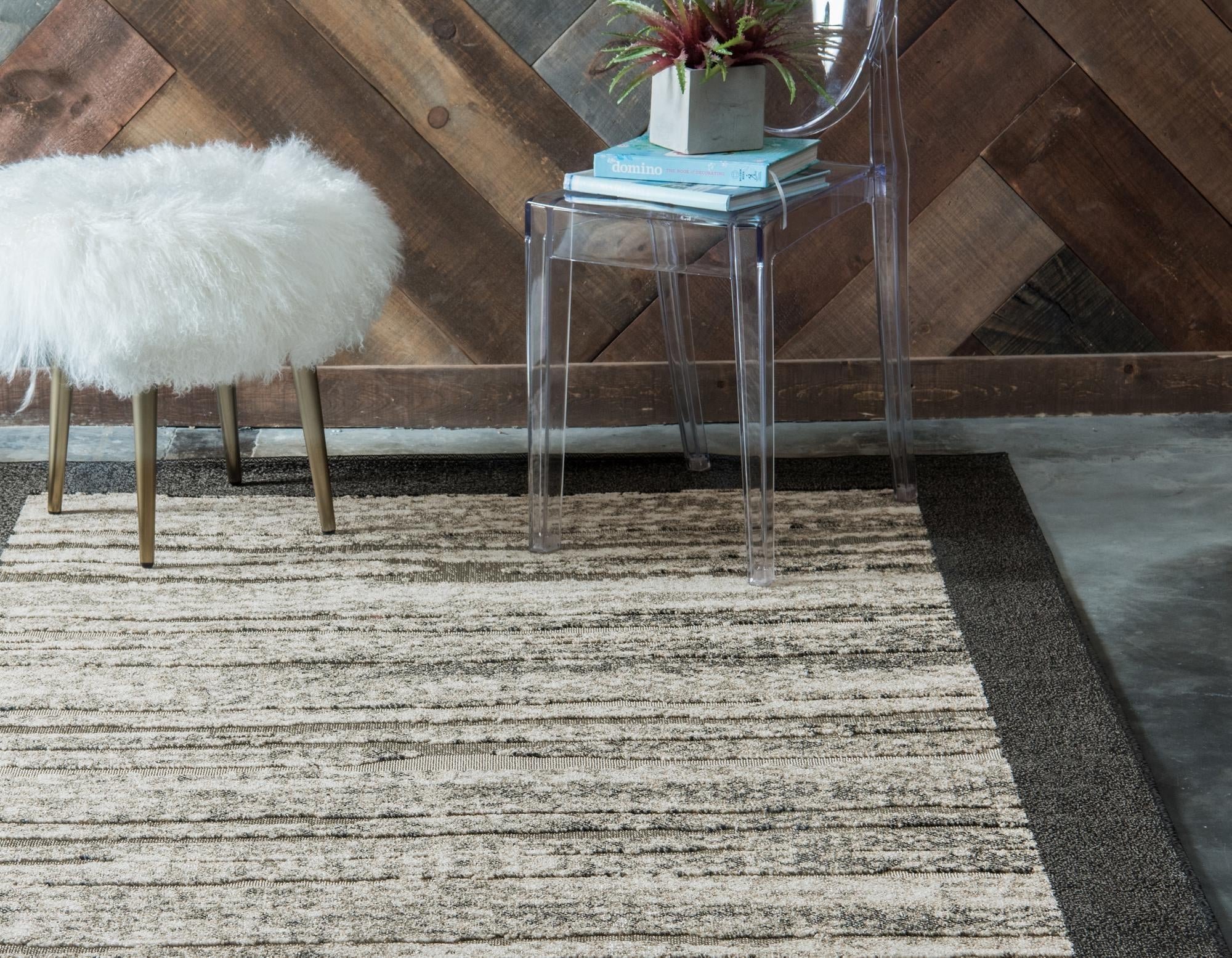 8' x 10' Easy-Clean Border Indoor / Outdoor Rug