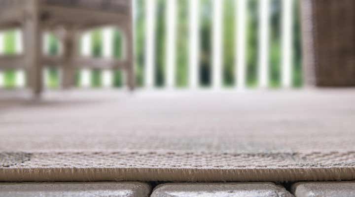 5' 3 x 8' Easy-Clean Botanical Indoor / Outdoor Rug