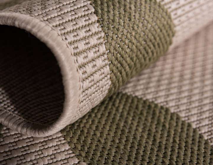 5' 3 x 8' Easy-Clean Botanical Indoor / Outdoor Rug