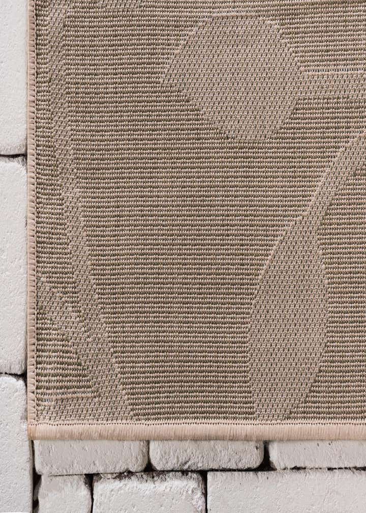 7' x 10' Easy-Clean Botanical Indoor / Outdoor Rug