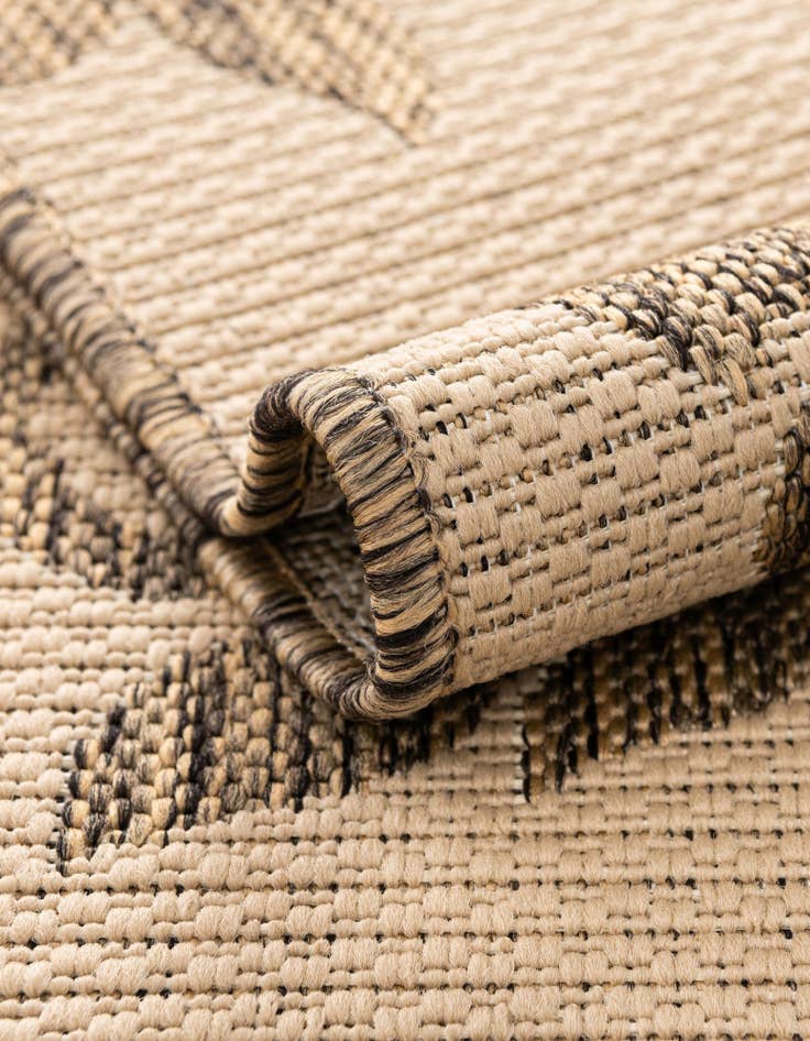 Detail image of 7' x 10'  Washable Botanical Indoor / Outdoor Rug