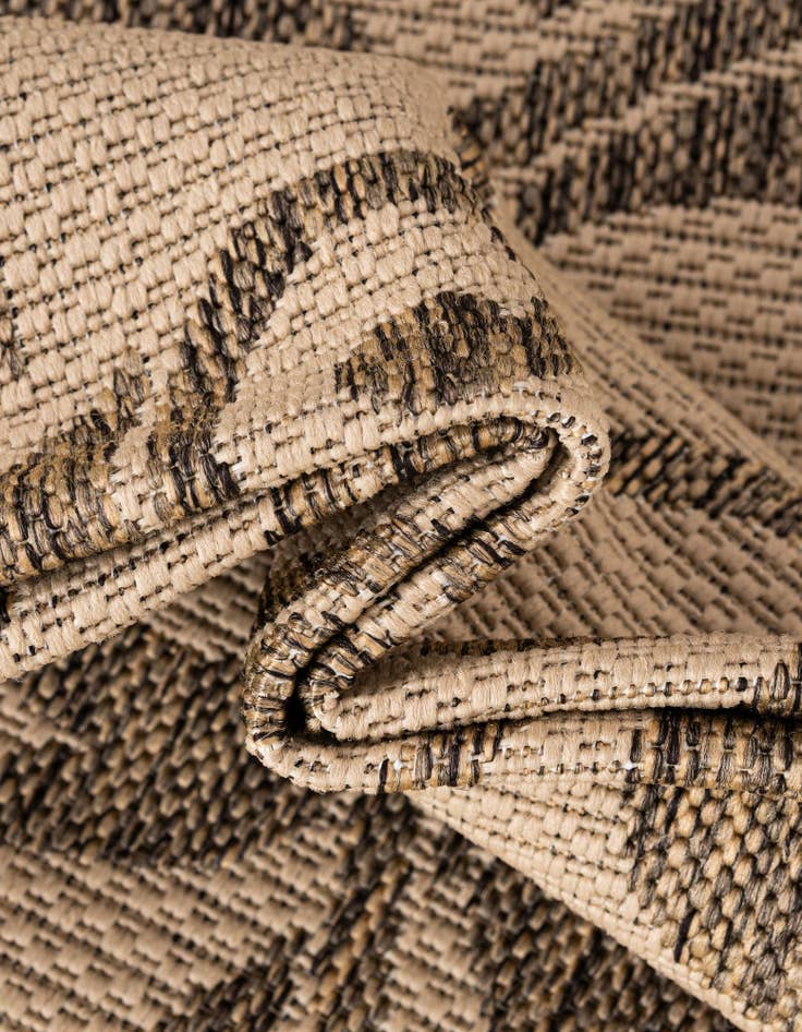 Detail image of 7' x 10'  Washable Botanical Indoor / Outdoor Rug