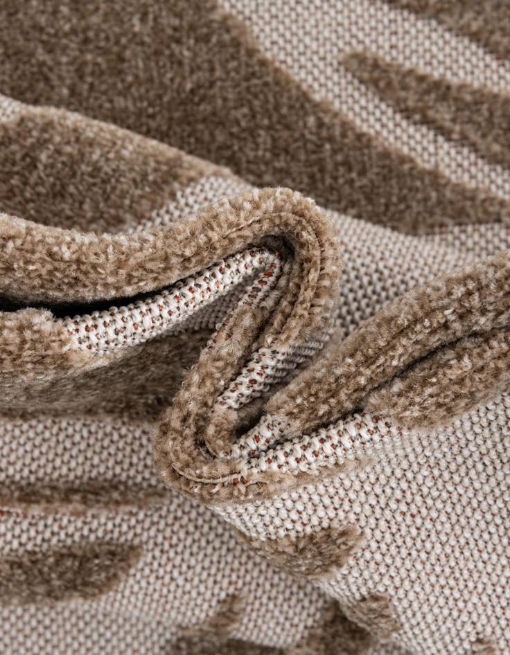 Detail image of 5' x 8' Easy-Clean Botanical Indoor / Outdoor Rug