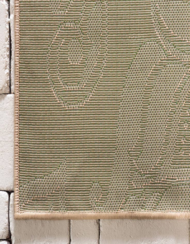 Detail image of 2' 2 x 3'  Washable Botanical Indoor / Outdoor Rug