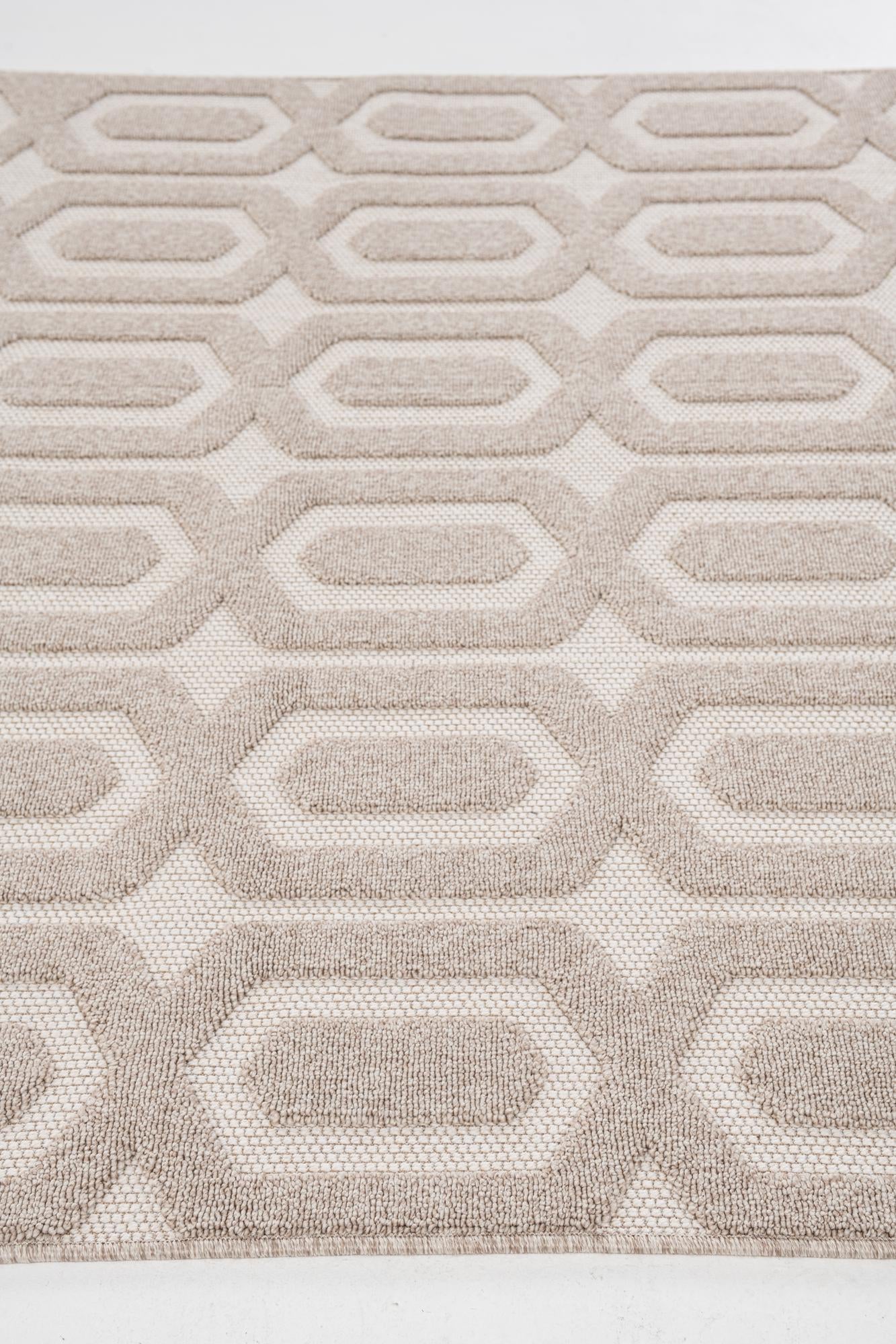 5' 3 x 7' 8 Easy-Clean Lattice Indoor / Outdoor Rug