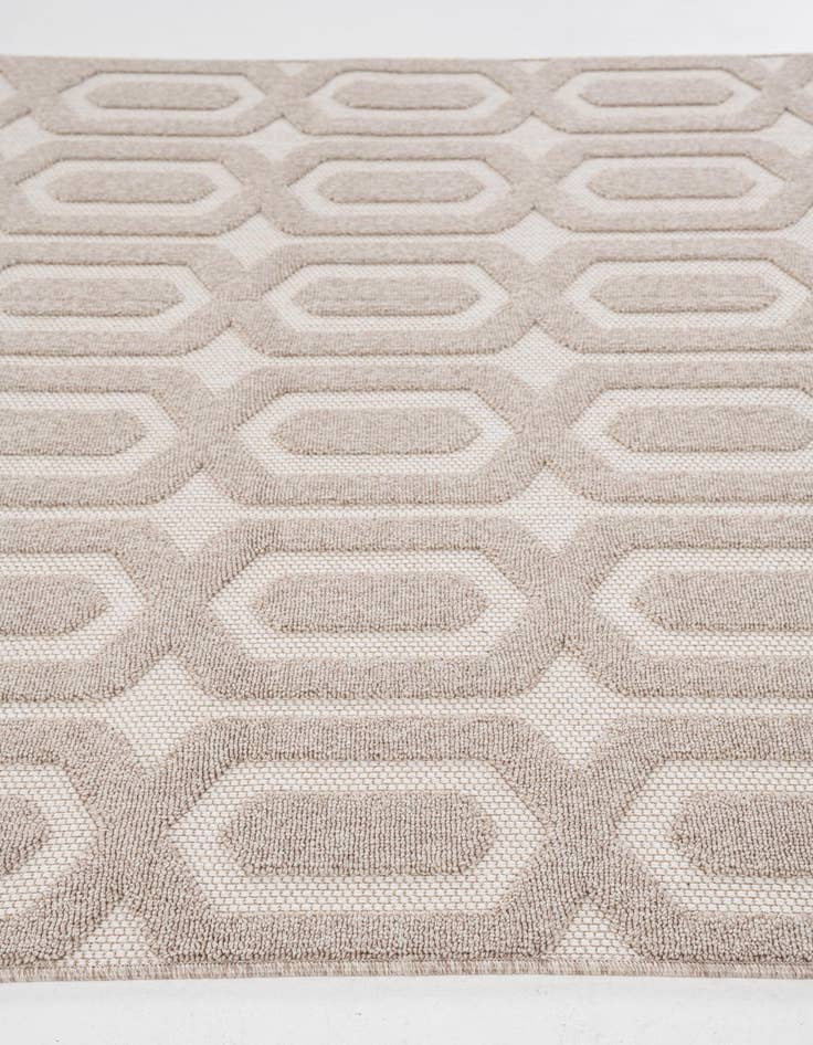 Detail image of 5' 3 x 7' 8 Washable Lattice Indoor / Outdoor Rug