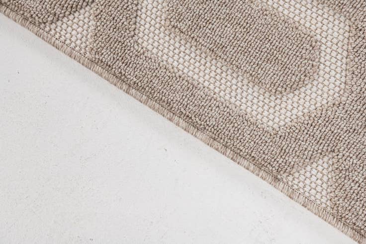 Detail image of 5' 3 x 7' 8 Easy-Clean Lattice Indoor / Outdoor Rug