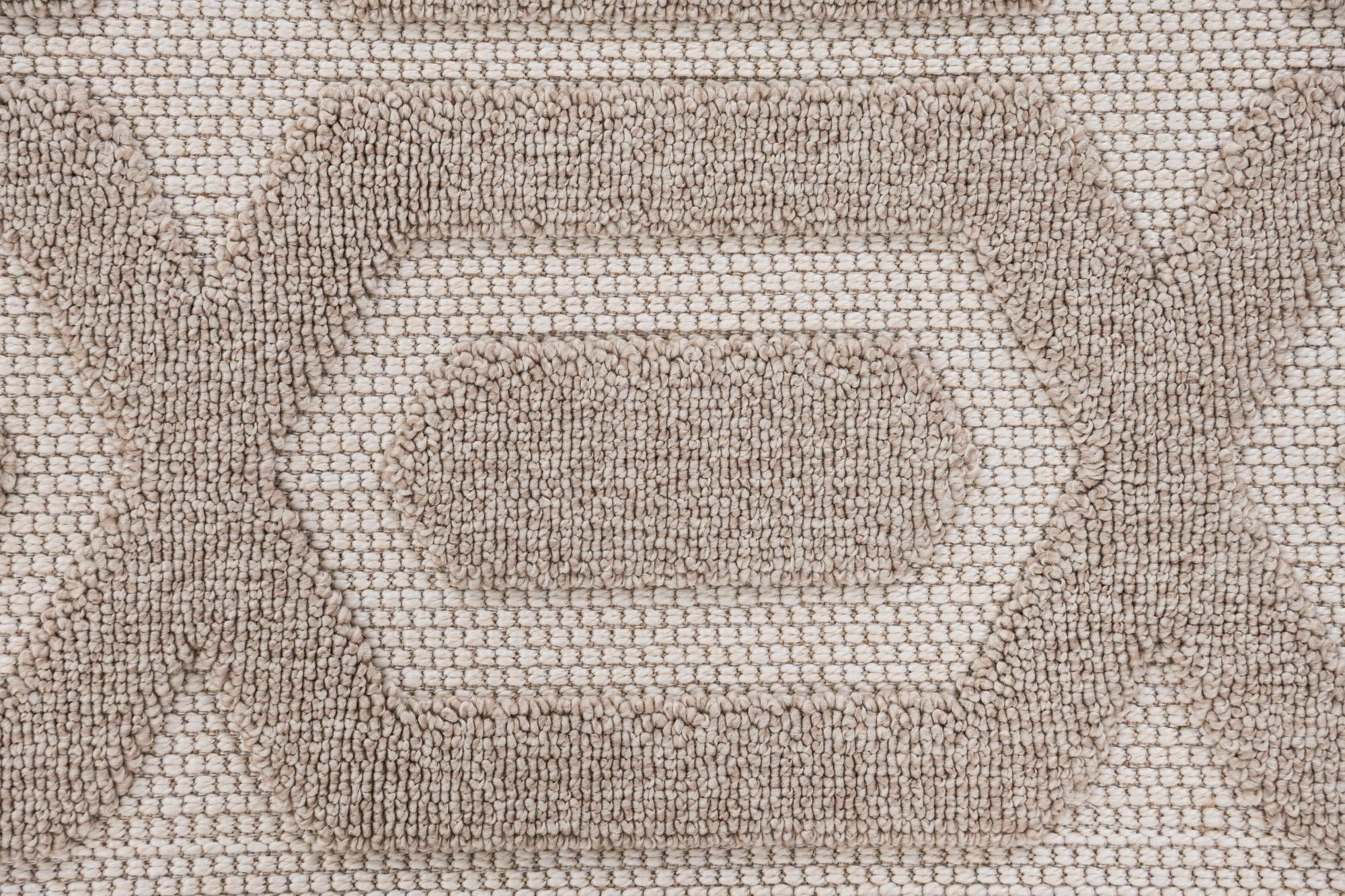 5' 3 x 7' 8 Easy-Clean Lattice Indoor / Outdoor Rug