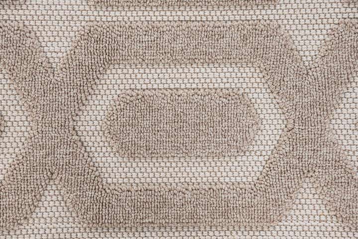 5' 3 x 7' 8 Easy-Clean Lattice Indoor / Outdoor Rug