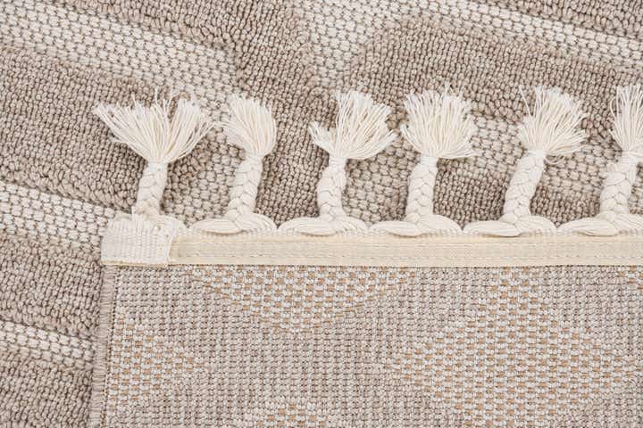 5' 3 x 7' 8 Easy-Clean Lattice Indoor / Outdoor Rug