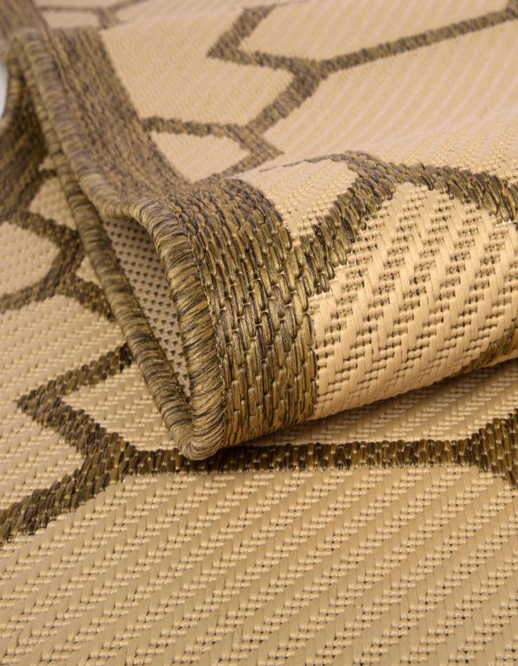 Detail image of 6' x 9' Washable Lattice Indoor / Outdoor Rug