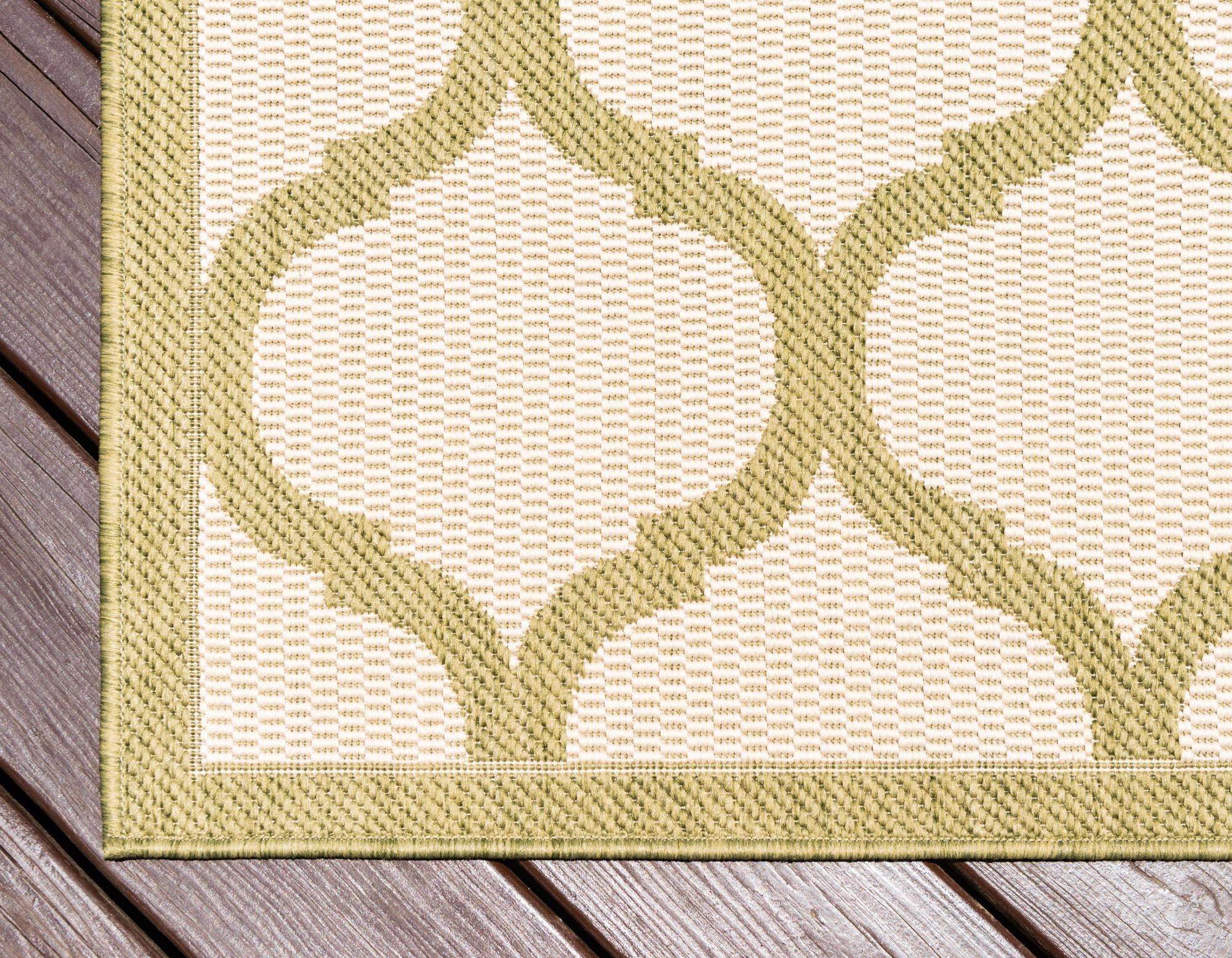 2' 2 x 3' Easy-Clean Lattice Indoor / Outdoor Rug