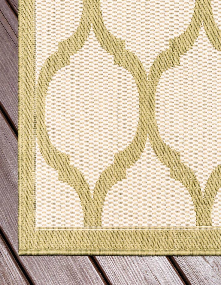 Detail image of 5' 3 x 8' Washable Lattice Indoor / Outdoor Rug